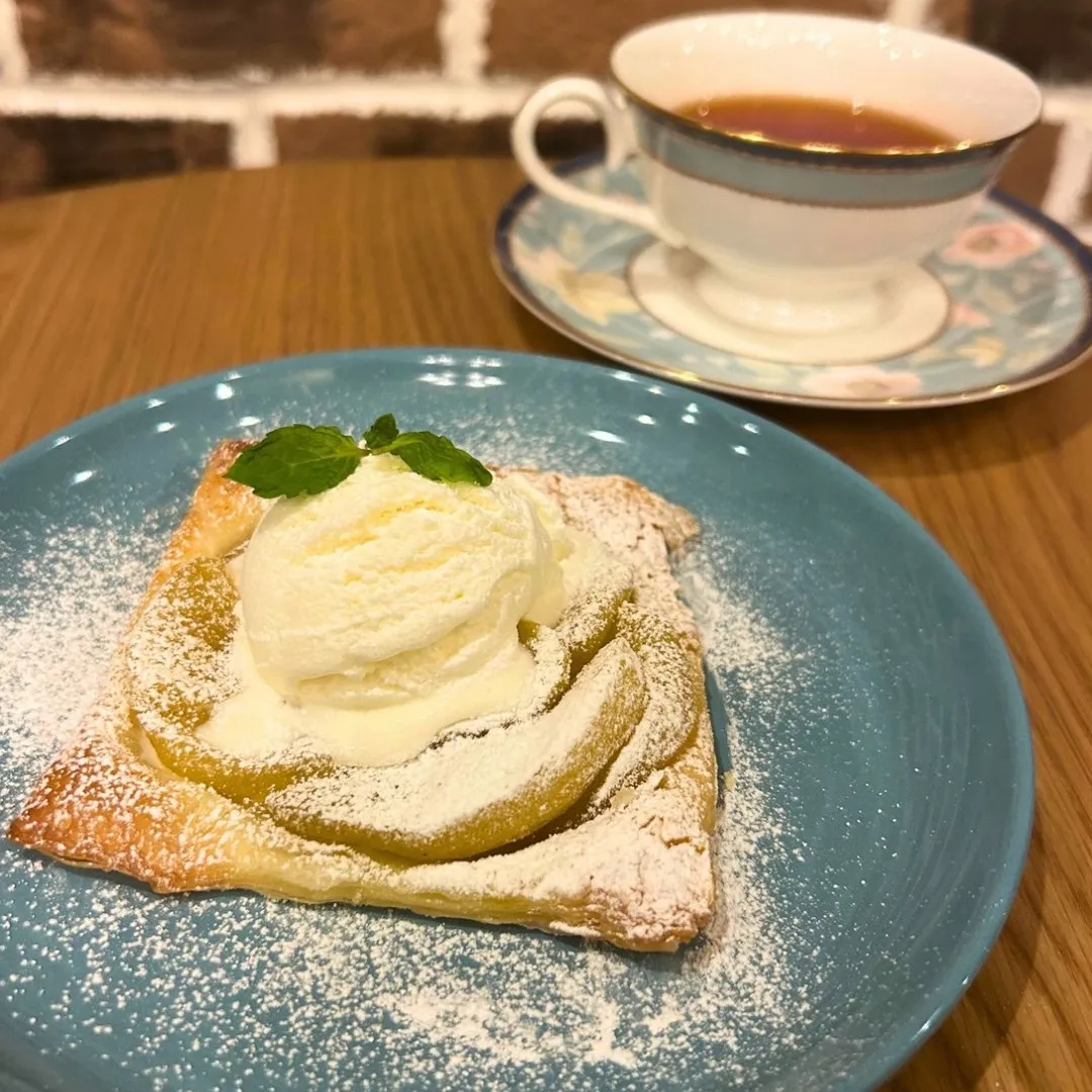 こんにちは、皆さま✨只今、当カフェでは新しいメニューを開発中...