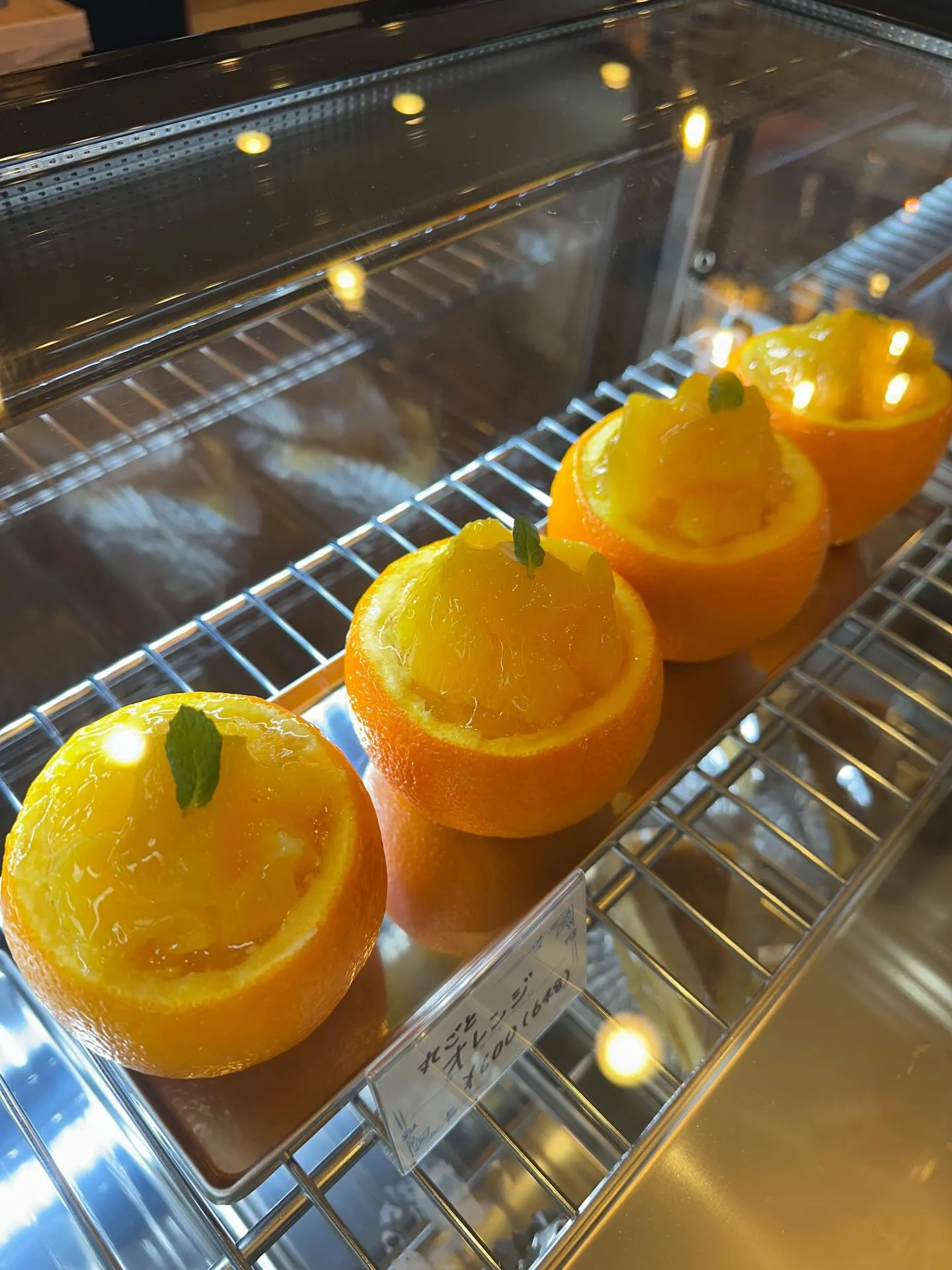 本日より季節のデザート‘’丸ごとオレンジ‘’発売です‼️